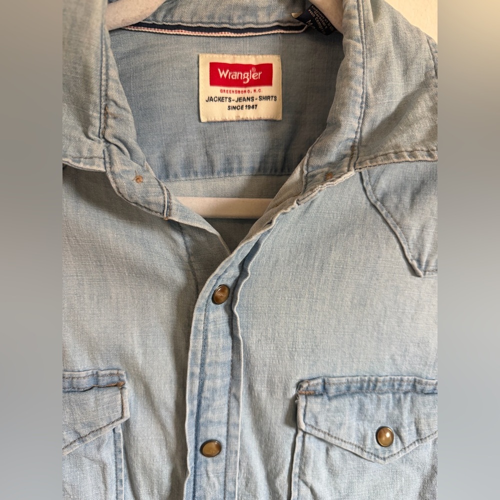 Vintage 90’s Wrangler Light Blue Denim Western Button-Down Shirt - Picture 2 of 6